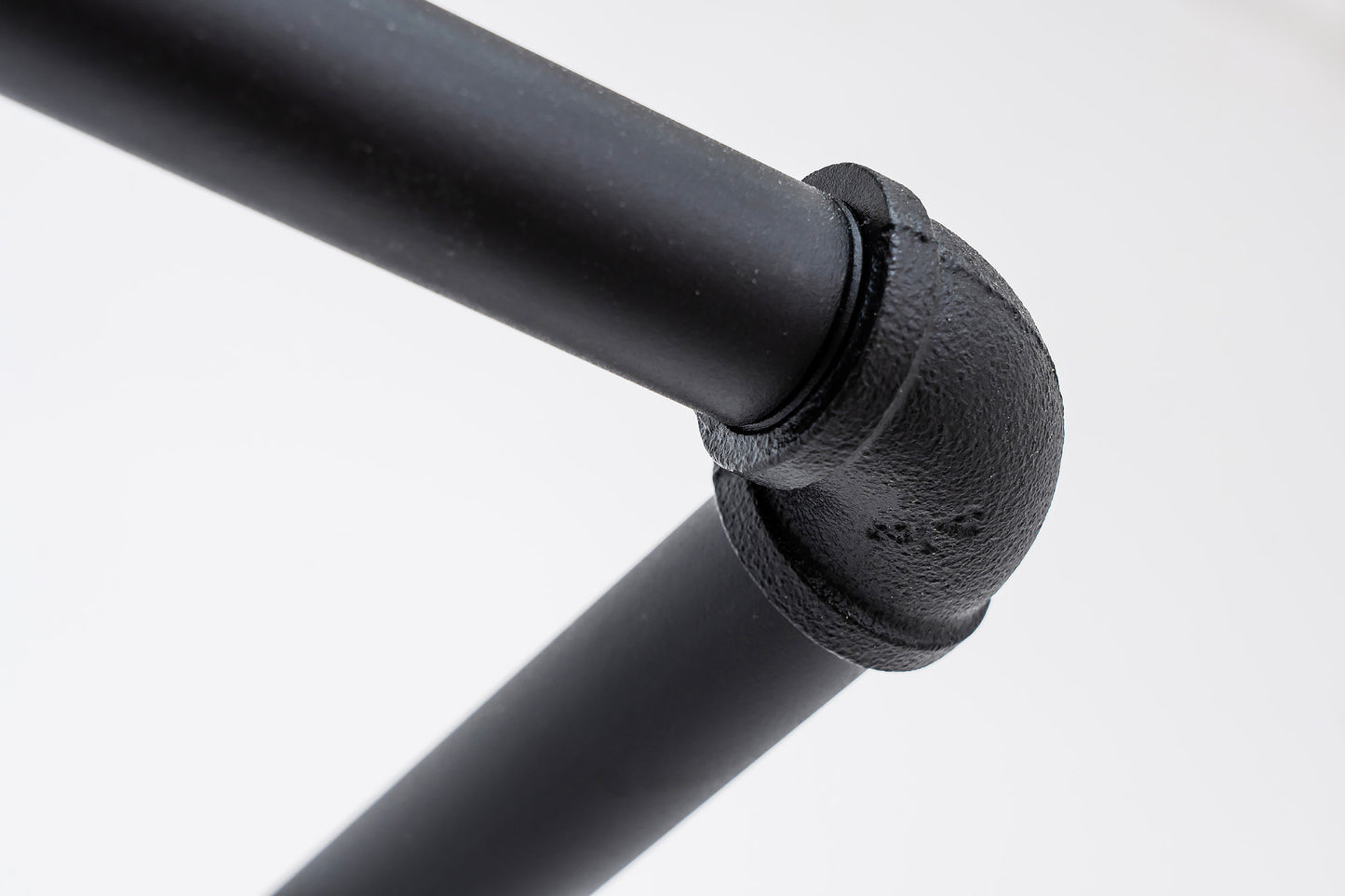 Industrial Clothing Rail With Centre Support (Black)