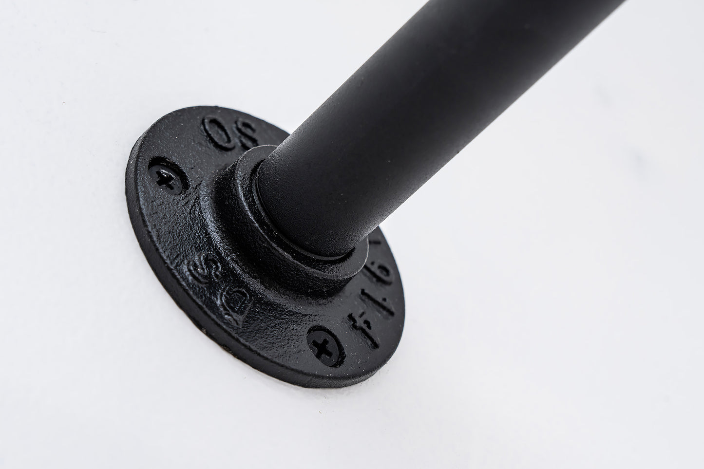 Industrial Clothing Rail With Centre Support (Black)