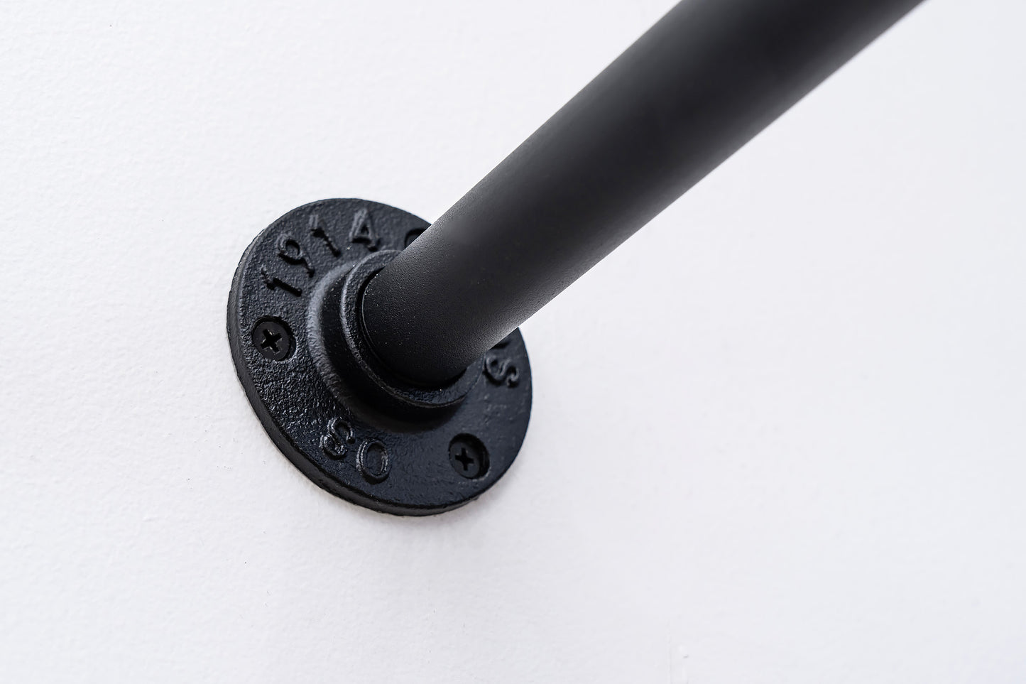 Industrial Clothing Rail (Black)