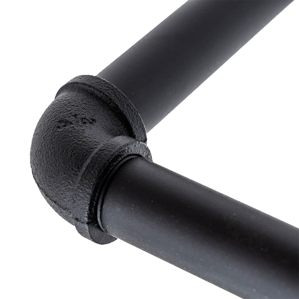 Minimalist Clothing Prong Split Level